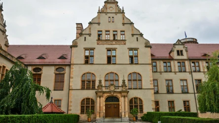 Dyplomy w formie elektronicznej? Nowość na polskich uczelniach 