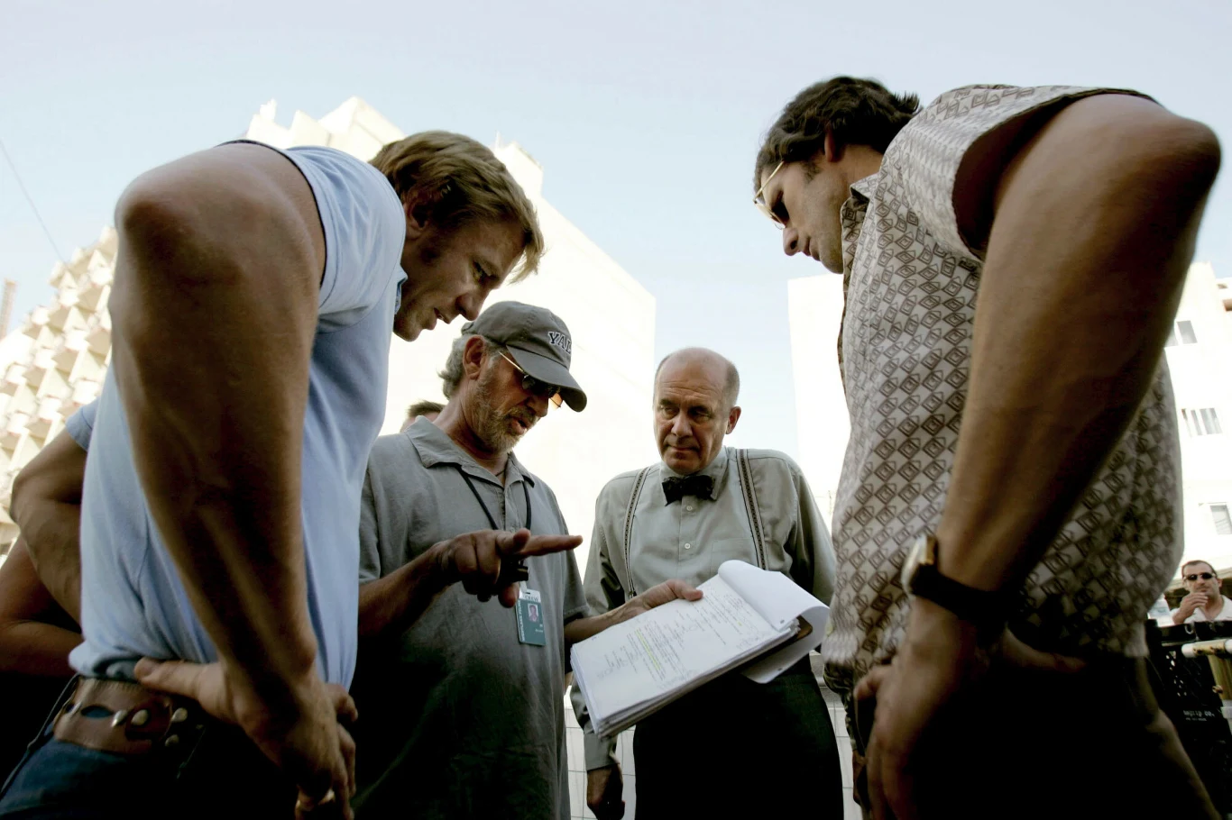 Daniel Craig, Steven Spielberg, Hanns Zischler i Eric Bana na planie filmu "Monachium" Daniel Craig, Steven Spielberg, Hanns Zischler i Eric Bana na planie filmu "Monachium"