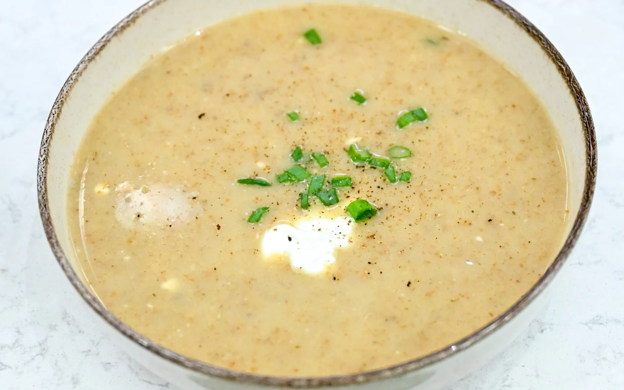 Zupa chlebowa z czerstwego pieczywa. Wykorzystasz to, co zostało po świętach