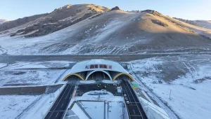 Najdłuższy tunel autostradowy świata otwarty. Nie tylko rekord długości.