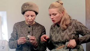 Kadr z serialu "Czterdziestolatek", na zdjęciu: Elżbieta Wieczorek i Anna Seniuk