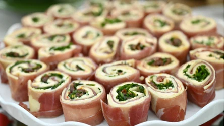 Tortille z nadzieniem w stylu włoskim. Szybka przystawka, idealna na każdą domówkę