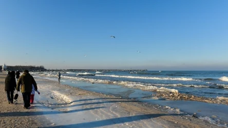 Ustka zachwyca zimową porą. Oferuje spacery pustymi plażami oraz baseny termalne