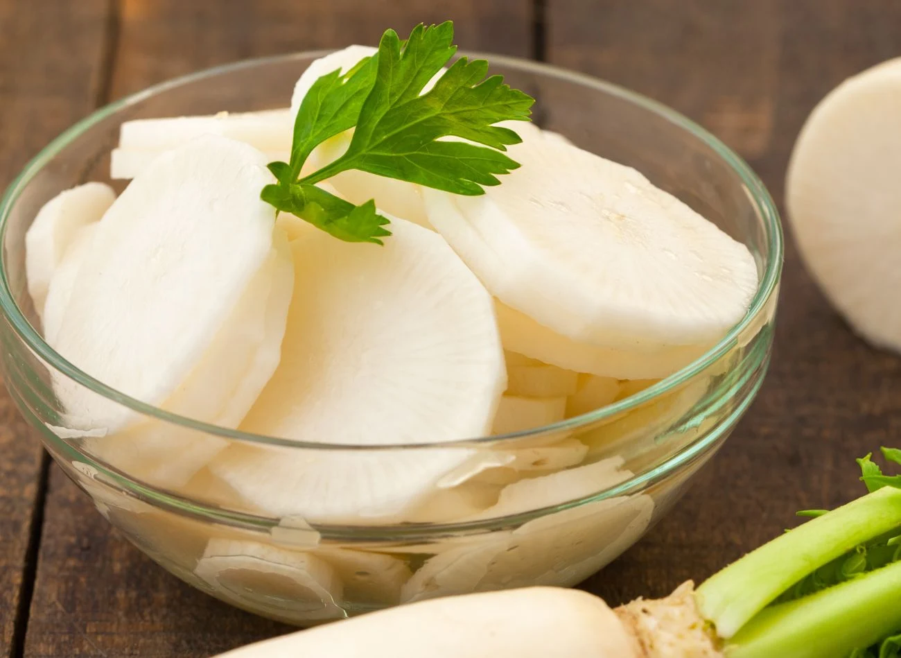 To zapomniane warzywo można jeść na wiele sposobów. Surowe, gotowane i pieczone. To zapomniane warzywo można jeść na wiele sposobów. Surowe, gotowane i pieczone.