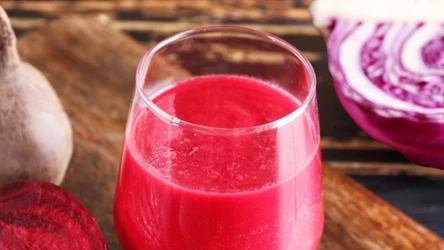 Sok z czerwonej kapusty i buraka pomaga na lepsze krążenie i wsparcie wątroby 