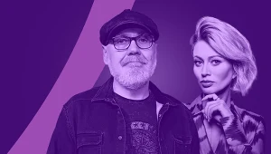 Dwoje dorosłych ludzi na jednolitym, fioletowym tle, mężczyzna z zarostem w okularach, czapce i kurtce dżinsowej, kobieta z fryzurą blond w modnym ubraniu, patrzą spokojnie w stronę obiektywu.