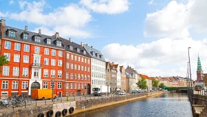 Poczta dostarczy ostatni list. "Zdemontowane czerwone skrzynki pocztowe" 