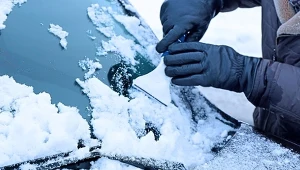 Zima uderzyła z pełną mocą! Te hity z Biedronki to teraz absolutny must-have dla kierowców