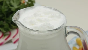 Maślanka świetnie wpływa na zdrowie kości i zębów 