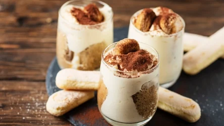 Mini tiramisu w szklankach.