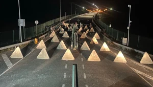 Zapory na jednym z litewskich mostów. Zdj. ilustracyjne