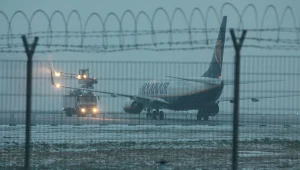 W Polsce panują fatalne warunki pogodowe. Samoloty do Modlina zostały przekierowany na inne lotniska