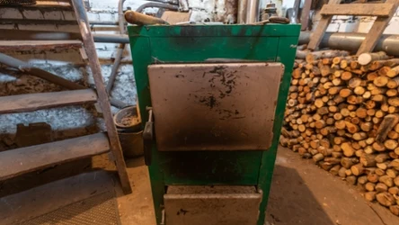 Od 1 stycznia 2026 r. na terenie woj. śląskiego zacznie obowiązywać zakaz używania instalacji grzewczych na paliwa stałe wyprodukowanych do 2017 r. 