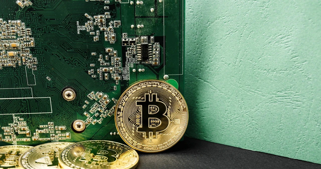 Bitcoin ma za sobą szalony rok. Czy nadal będzie szokował? - Biznes w  INTERIA.PL