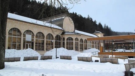 Uzdrowiska, które zachwyca wodami termalnymi, czystym powietrzem i licznymi atrakcjami. Leży zaledwie 13 km od polskiej granicy