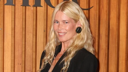 Claudia Schiffer wciąż lubi bawić się modą 
