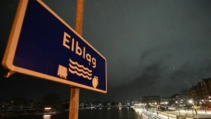 Rzeka przerwała wał przeciwpowodziowy pod Elblągiem. Trwa akcja służb