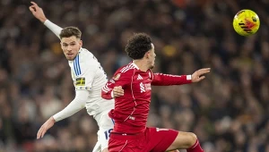 Anton Stach (z lewej) kontra Curtis Jones