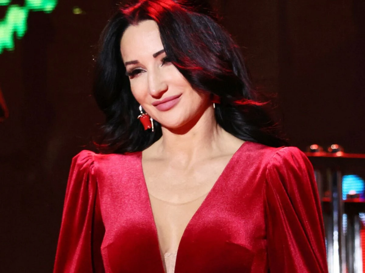 Justyna Steczkowska Justyna Steczkowska w czerwonej sukni na scenie 63. KFPP w Opolu podczas koncertu z okazji 30-lecia kariery.