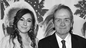 Victoria Jones i Tommy Lee Jones w 2017 roku