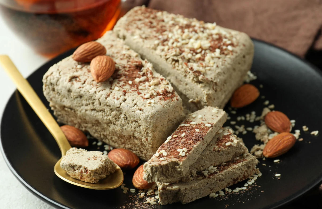 Chałwa migdałowa to pyszna i zdrowa przekąska, którą możesz jeść zamiast sklepowych słodyczy Chałwa migdałowa to pyszna i zdrowa przekąska, którą możesz jeść zamiast sklepowych słodyczy