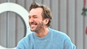 Mariusz Brzozowski na kanapie "halo tu polsat"