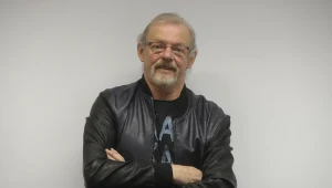 Jest najstarszym perkusistą w Polsce! Lider Czerwonych Gitar kończy 80 lat