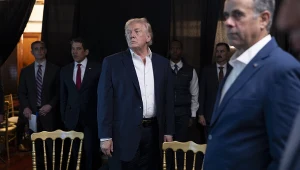 Na pierwszym planie prezydent USA Donald Trump