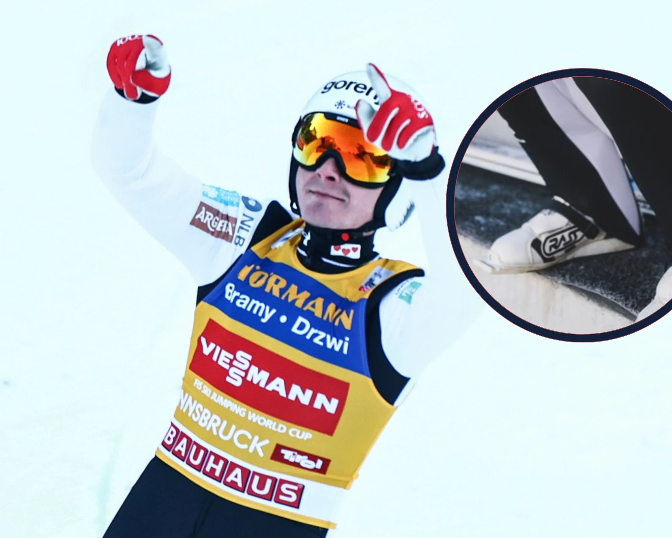 Skoczek narciarski świętujący udany skok, ubrany w żółty plastron lidera i profesjonalny kombinezon sportowy, w tle śnieżne podłoże oraz wstawka pokazująca szczegół techniczny narty i buta.