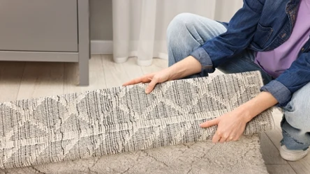 Dywan warto odświeżyć metodą "od dołu", używając pewnej przyprawy z kuchni. 