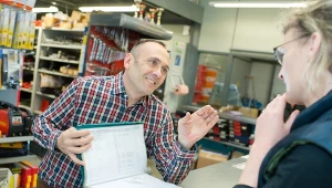 Sprzedawca nie chce przyjąć zwrotu? Warto powołać się na te przepisy