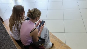 Ograniczenia w korzystaniu z mediów społecznościowych to coraz częstszy temat dyskusji 