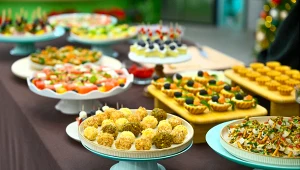 Viralowe finger foods bez piekarnika. Sylwia Zając zdradza sposoby na szybkie imprezowe przekąski