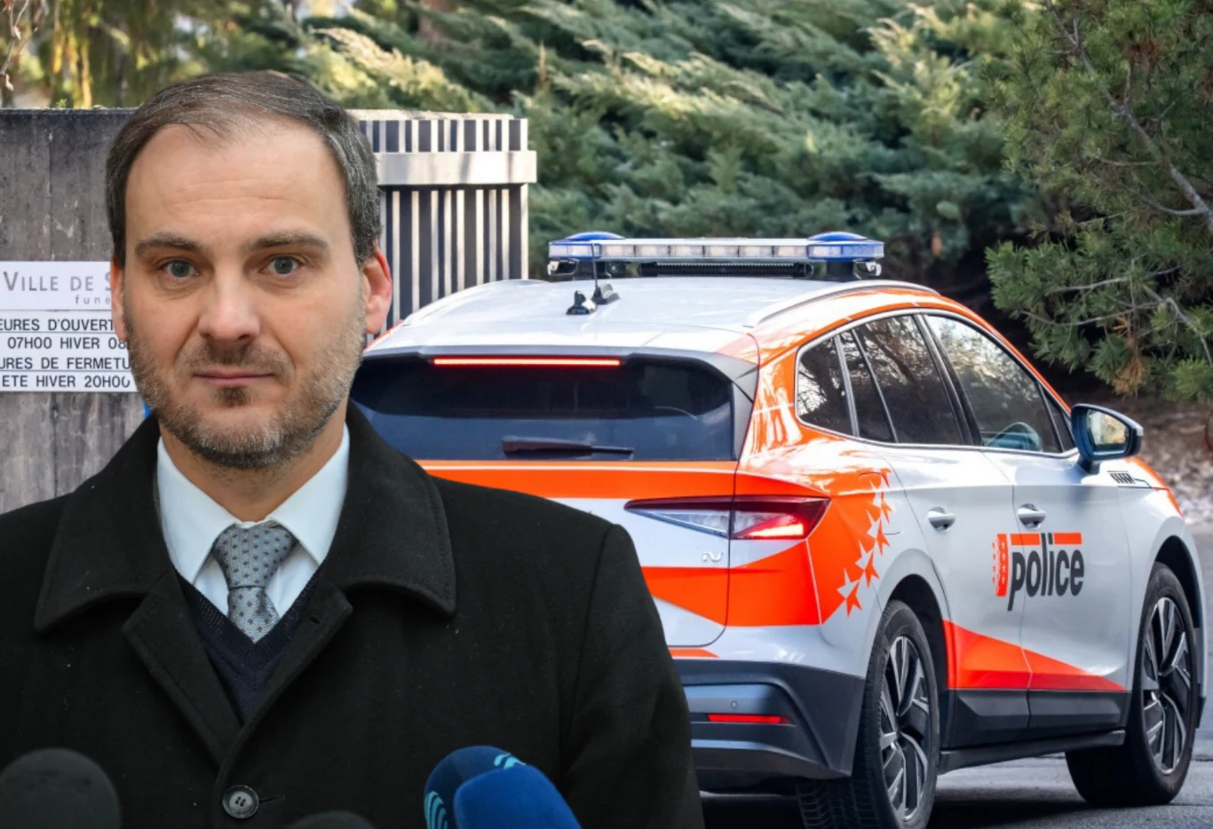 Nowe informacje po tragedii w Szwajcarii. Dwie osoby z Polski hospitalizowane - potwierdził rzecznik MSZ Maciej Wewiór Mężczyzna w garniturze i płaszczu stoi na pierwszym planie przed radiowozem policyjnym zaparkowanym przy ulicy, w otoczeniu zieleni i zabudowań.