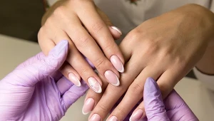 French do urzędu, bordo do agencji reklamowej. Manicure do pracy - są zasady?