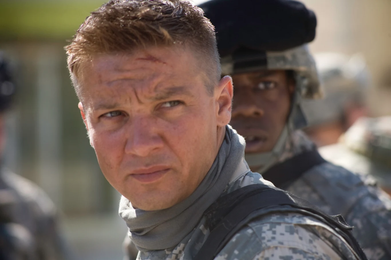 Jeremy Renner w filmie "The Hurt Locker. W pułapce wojny"