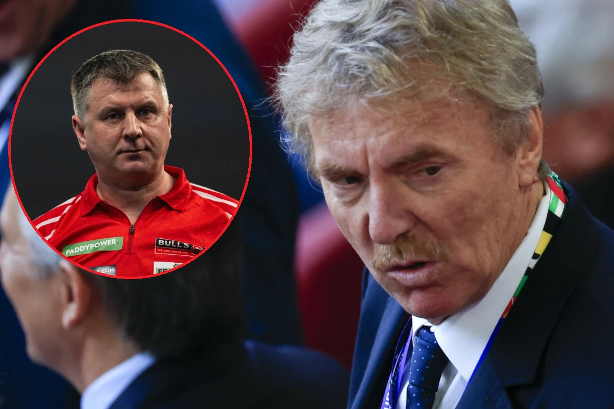 Zbigniew Boniek, Krzysztof Ratajski Starszy mężczyzna w garniturze z kolorową smyczą na szyi, na pierwszym planie o poważnym wyrazie twarzy; w lewym górnym rogu okrągłe wstawienie przedstawiające mężczyznę w czerwonym sportowym stroju, patrzącego prosto przed siebie.