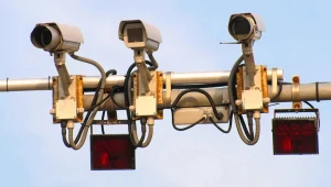 "Koniec z wciskaniem gazu do dechy". Warszawa bierze się za piratów drogowych