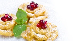 Róże karnawałowe robiły furorę w latach 90. Dziś znów wraca na nie moda