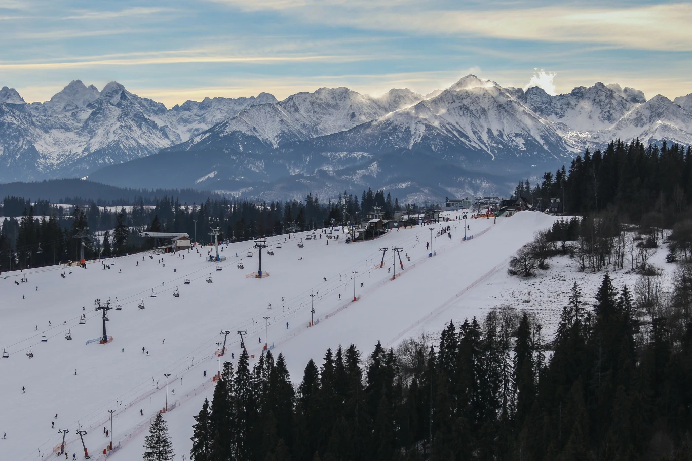 Ceny karnetów różnią się ze względu na region, wielkość ośrodka czy też termin