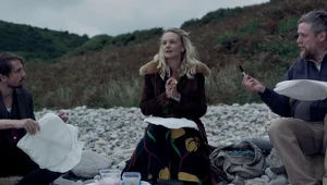 Carey Mulligan, Tom Basden i Tim Key w filmie "The Ballad of Wallis Island"