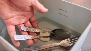 Sztućce mogą mieć zacieki, jeśli ich nie wypolerujemy