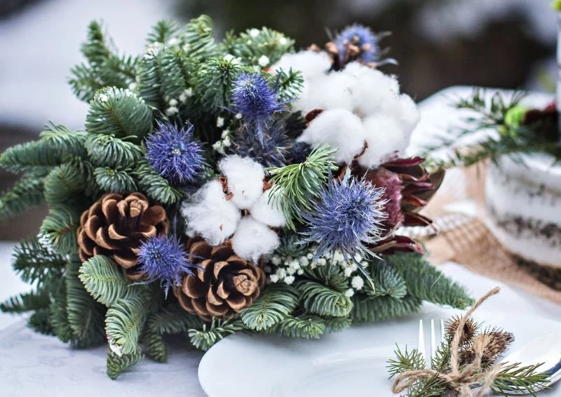 Własnoręcznie wykonany stroik to idealna ozdoba na świąteczny stół.