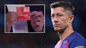 Robert Lewandowski i karteczka z losowania Copa del Rey
