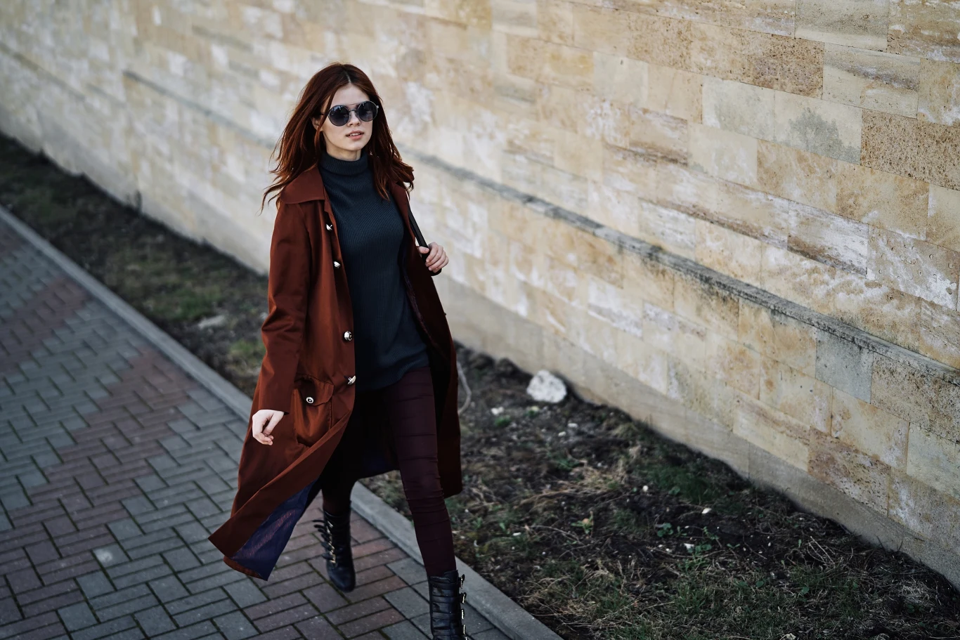 Trencz "cocoa mac" to najmodniejszy element szafy zimą i wiosną 2026.