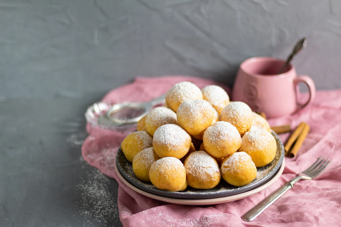 Ta przekąska jest idealna na karnawał. Do przygotowania wystarczy kilkanaście minut. Ta przekąska jest idealna na karnawał. Do przygotowania wystarczy kilkanaście minut.