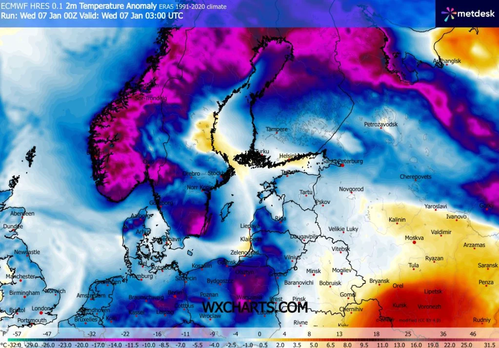 Kolorowa mapa anomalii temperatury powietrza w powierzchni 2m dla regionu Europy Północno-Wschodniej, z widocznymi silnymi odchyleniami temperatury od normy w regionach Skandynawii, Rosji i Europy Środkowo-Wschodniej. Skala kolorów pokazuje różne warto...