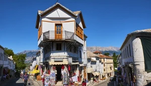 Powódź zalewa historyczne miasto. Sytuację w kraju nazwano dramatyczną