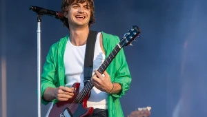 Djo zajął pierwsze miejsce na listach przebojów wyprzedzając Taylor Swift