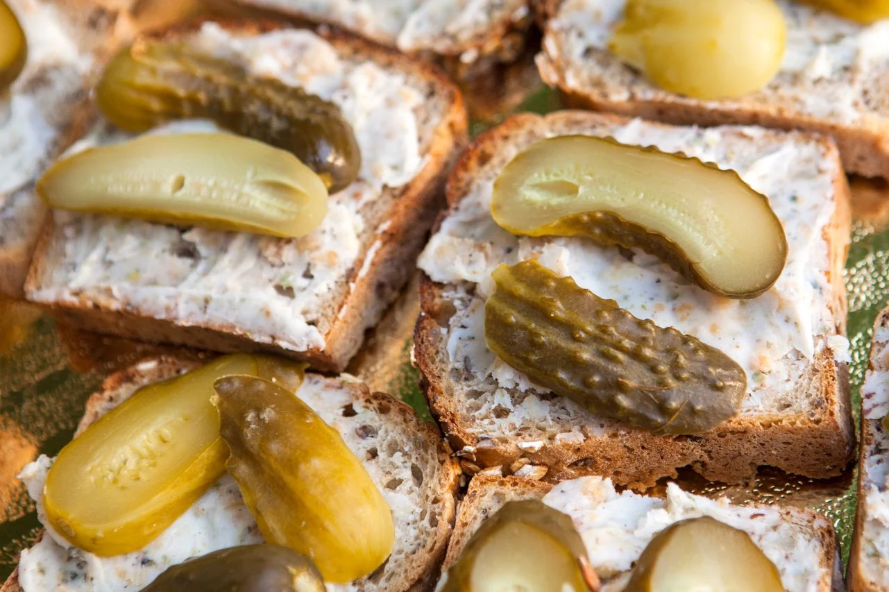 Do czego używać smalcu? Świetnie sprawdzi się jako smarowidło do kanapek